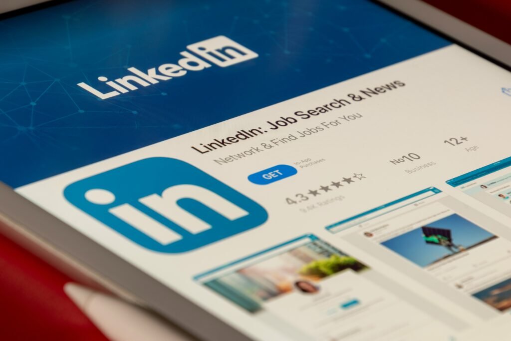 Transform your LinkedIn profile into a high-converting landing page with 9 powerful steps. Boost your professional brand and attract new opportunities today