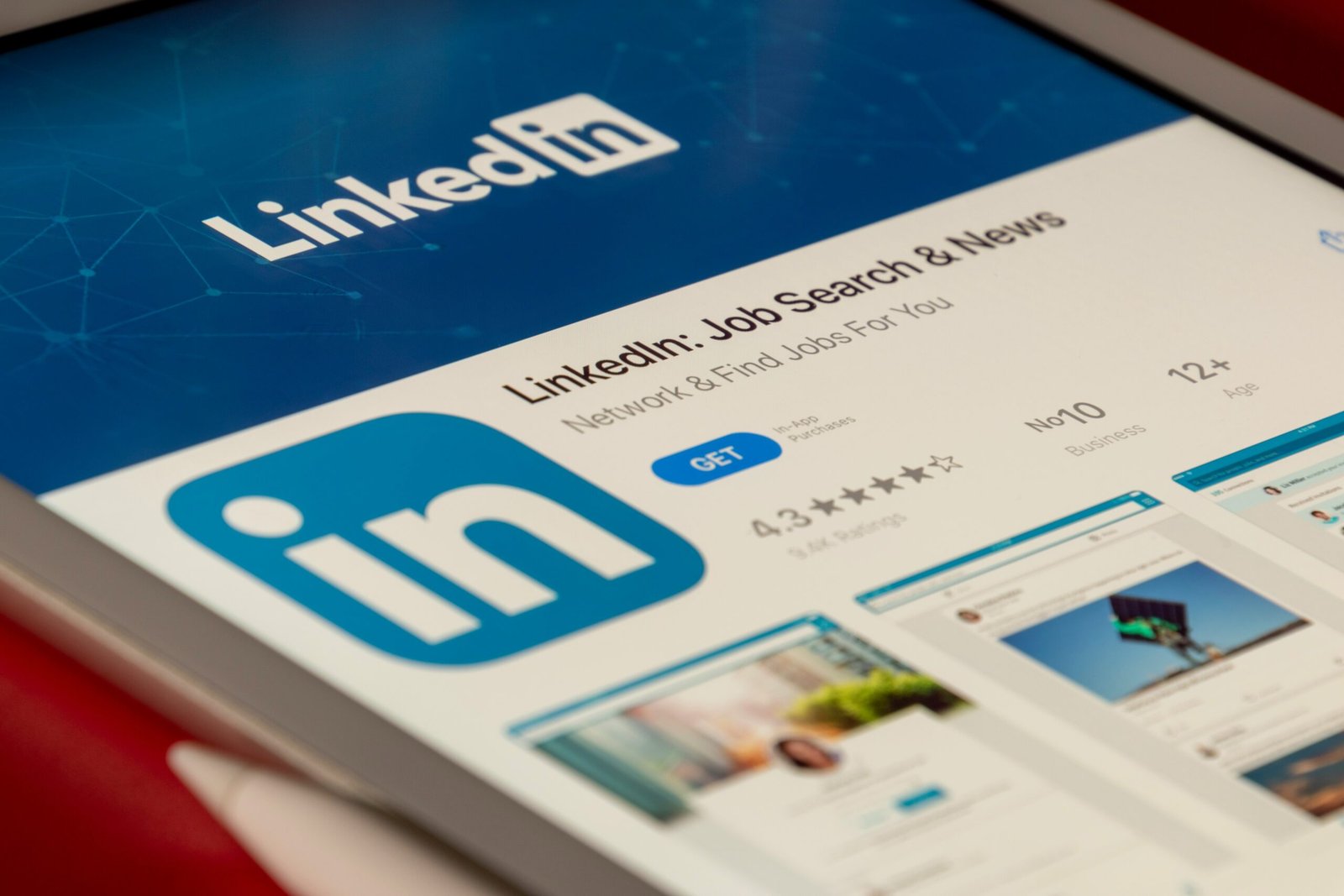 Transform your LinkedIn profile into a high-converting landing page with 9 powerful steps. Boost your professional brand and attract new opportunities today